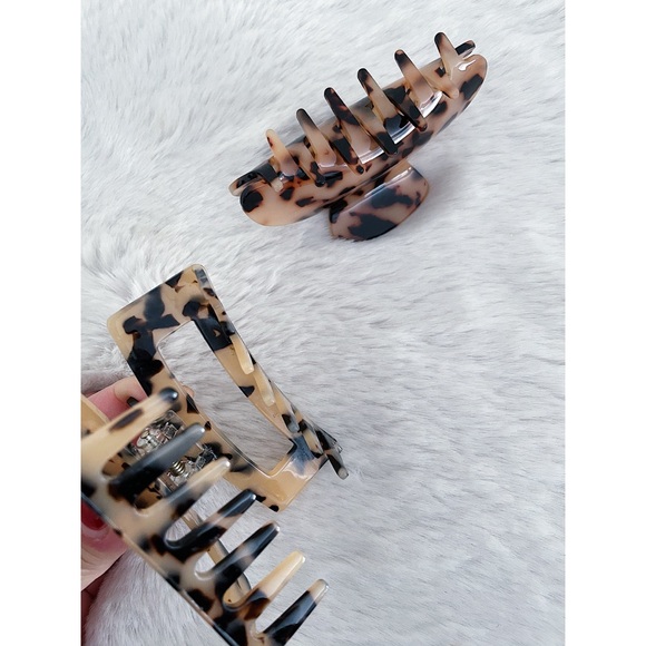 Two Hair Claw clips - Picture 4 of 7